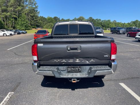 Used 2017 Toyota Tacoma SR5 w/ Tow Package RWD image 15