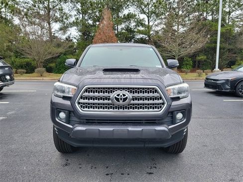Used 2017 Toyota Tacoma TRD Sport w/ Tow Package image 2