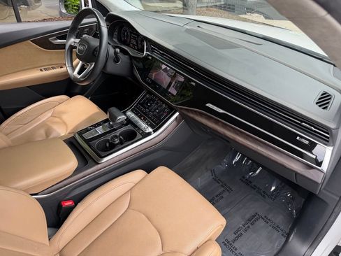 Used 2019 Audi Q8 Prestige w/ Luxury Package AWD/4WD image 33