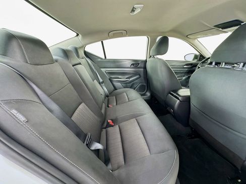 Used 2025 Nissan Altima 2.5 SV FWD image 31