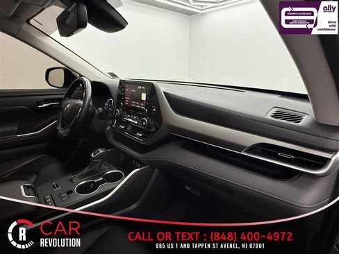 Used 2022 Toyota Highlander XLE image 47