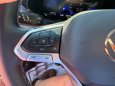 Used 2024 Volkswagen Taos SE w/ Panoramic Sunroof Package image 21