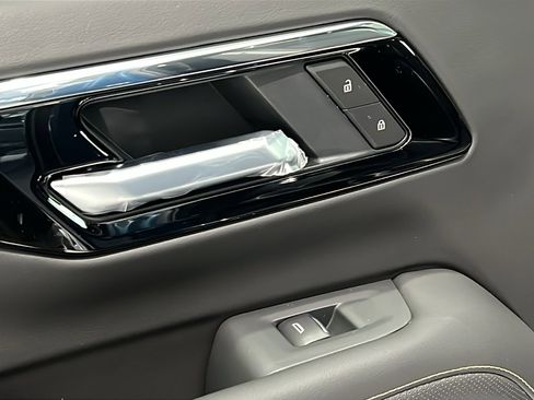 New 2026 Chevrolet Suburban Premier w/ Sun And Tow Package AWD/4WD image 10