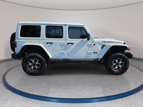 Used 2022 Jeep Wrangler Unlimited Rubicon w/ LED Lighting Group AWD/4WD image 4