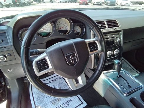 Used 2011 Dodge Challenger RWD image 10