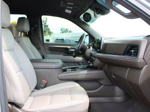 Used 2025 Chevrolet Tahoe Z71 w/ Comfort Package AWD/4WD image 35