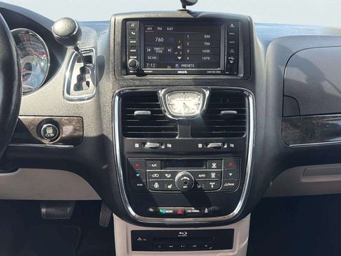 Used 2015 Chrysler Town & Country Touring-L w/ Driver Convenience Group FWD image 14