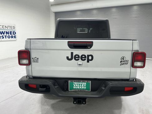 Used 2023 Jeep Gladiator Sport AWD/4WD image 7