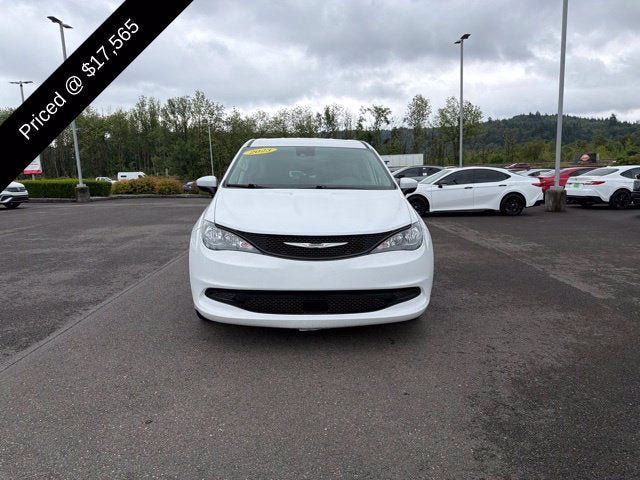 Used 2023 Chrysler Voyager LX FWD image 4