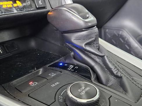 Used 2021 Toyota RAV4 XLE Premium image 10