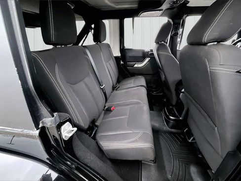 Used 2017 Jeep Wrangler Unlimited Sahara image 23