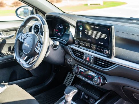 Used 2024 Kia Forte GT-Line image 13