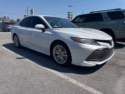 Used 2020 Toyota Camry XLE image 1
