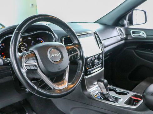 Used 2021 Jeep Grand Cherokee Laredo X AWD/4WD image 23