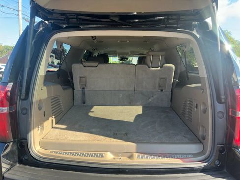 Used 2019 Chevrolet Suburban LT AWD/4WD image 6