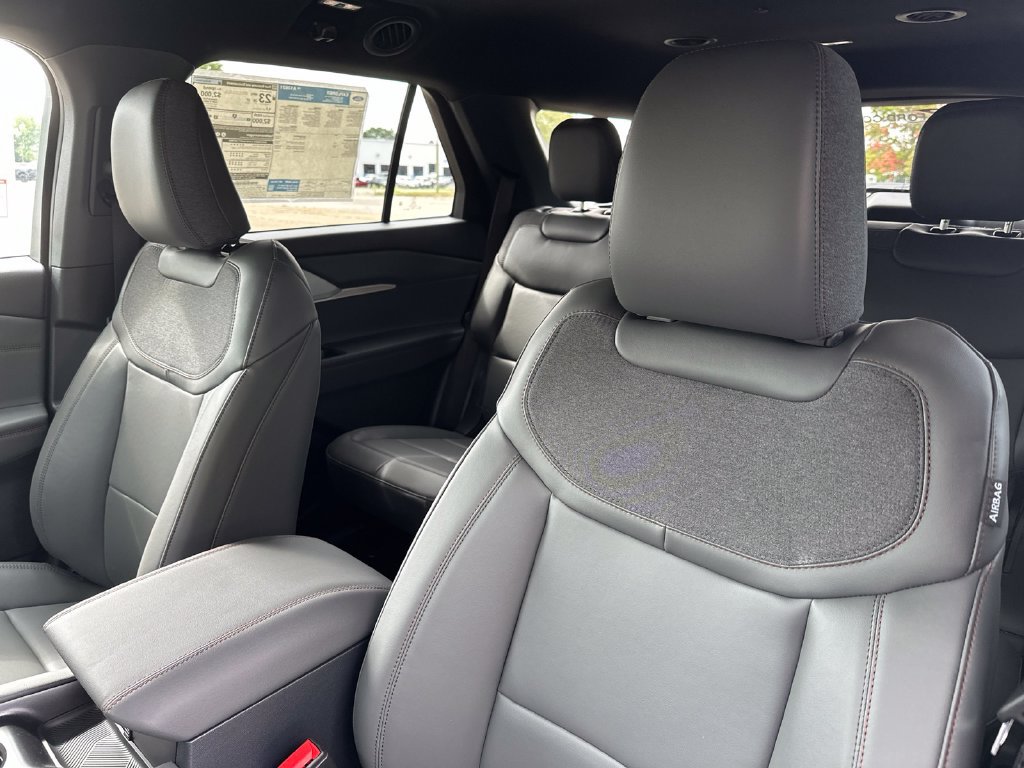 New 2027 Ford Explorer Active w/ Active Comfort Package AWD/4WD image 3
