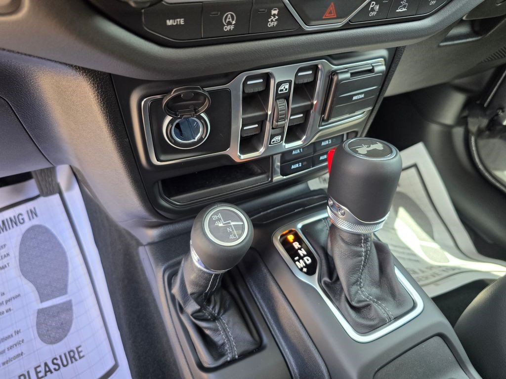 New 2026 Jeep Wrangler Unlimited Sahara AWD/4WD image 29