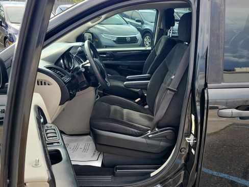 Used 2019 Dodge Grand Caravan SE w/ UConnect Hands-Free Group FWD image 15