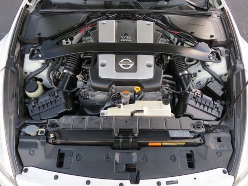 Used 2010 Nissan 370Z Coupe image 28