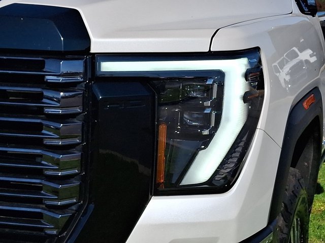 Used 2025 GMC Sierra 3500 Denali Ultimate AWD/4WD image 12