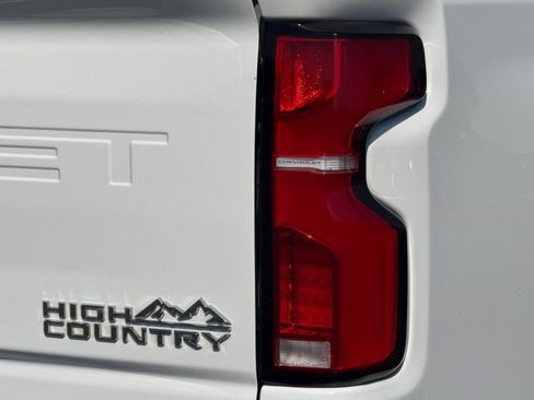 Used 2025 Chevrolet Silverado 2500 High Country w/ High Country Premium Package AWD/4WD image 48