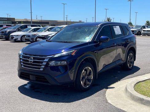 Used 2025 Nissan Rogue SV AWD/4WD image 3