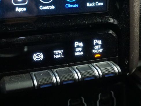 Certified 2019 RAM 2500 Laramie w/ Night Edition image 33