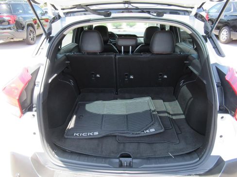 Used 2020 Nissan Kicks SR w/ SR Premium Package FWD image 33