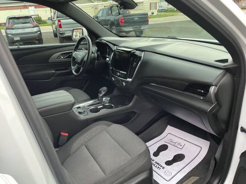 Used 2023 Chevrolet Traverse LT FWD image 6