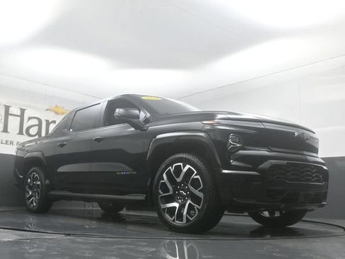 Used 2024 Chevrolet Silverado EV RST AWD/4WD image 3