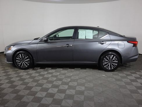 Used 2023 Nissan Altima 2.5 SV w/ SV Premium Package image 17