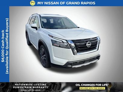 New 2025 Nissan Pathfinder Platinum w/ Cargo Package