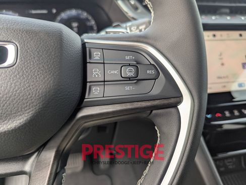 New 2026 Jeep Grand Cherokee Limited w/ Luxury Tech Group II AWD/4WD image 16