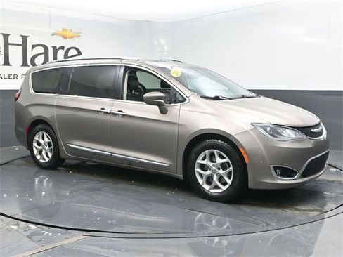 Used 2018 Chrysler Pacifica Touring-L Plus w/ Tire & Wheel Group image 6