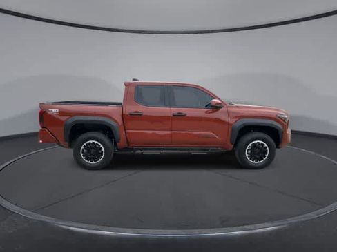 Certified 2025 Toyota Tacoma TRD Off-Road AWD/4WD image 9
