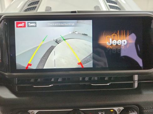 Used 2024 Jeep Wrangler Unlimited Rubicon AWD/4WD image 31
