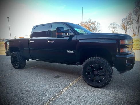 Used 2015 Chevrolet Silverado 2500 High Country w/ Duramax Plus Package AWD/4WD image 7