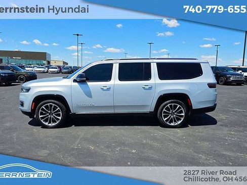 Used 2023 Jeep Wagoneer L Series III w/ Premium Group I AWD/4WD image 4