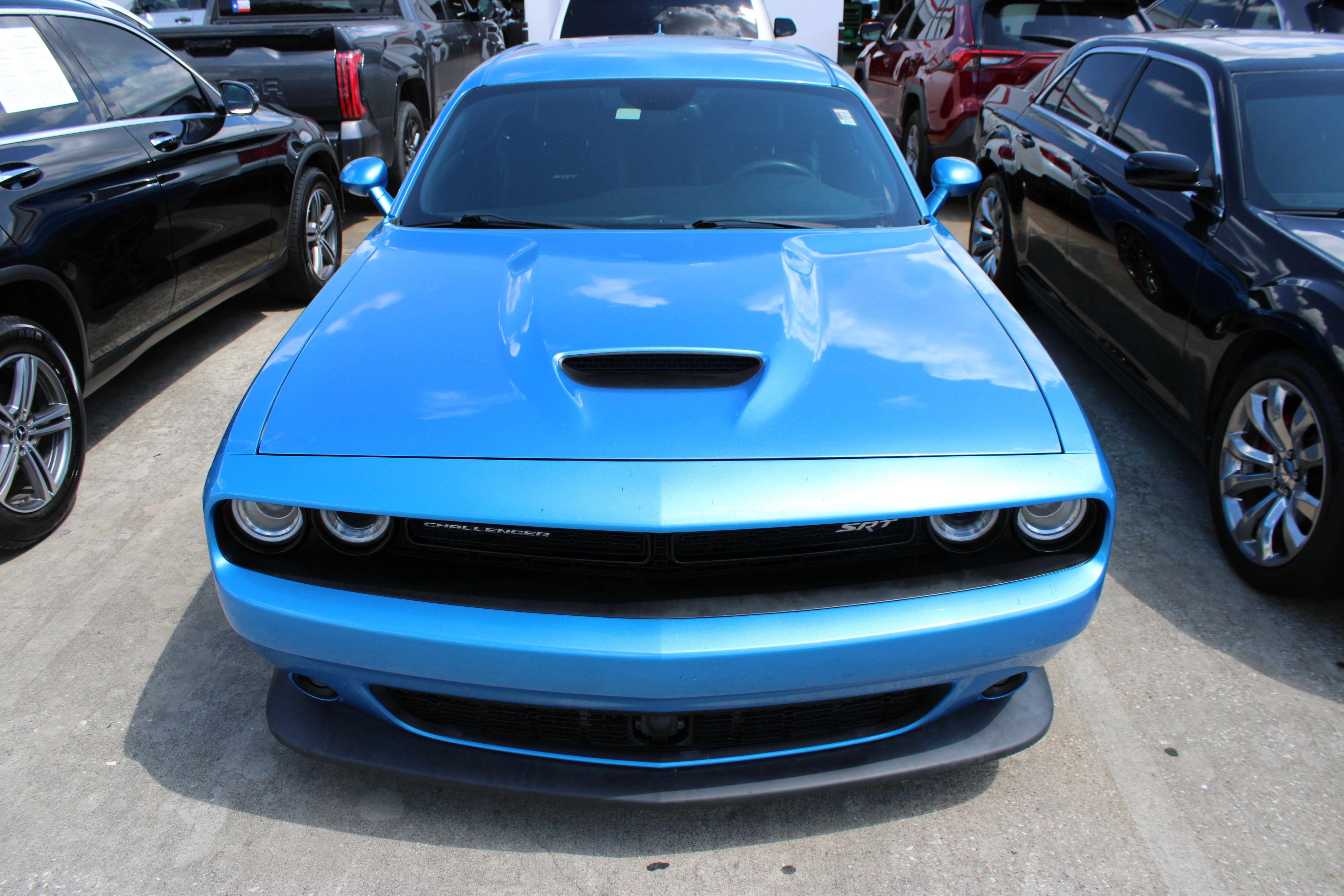 Used 2016 Dodge Challenger SRT w/ Technology Group RWD image 3