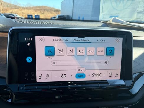 New 2026 Volkswagen Atlas SE image 16