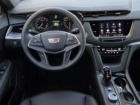 Used 2026 Cadillac XT5 Luxury w/ LPO, Floor Liner Package FWD image 13