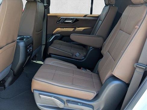 New 2026 Chevrolet Tahoe High Country w/ Sun And Tow Package AWD/4WD image 17