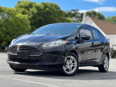 Used 2019 Ford Fiesta SE FWD image 1