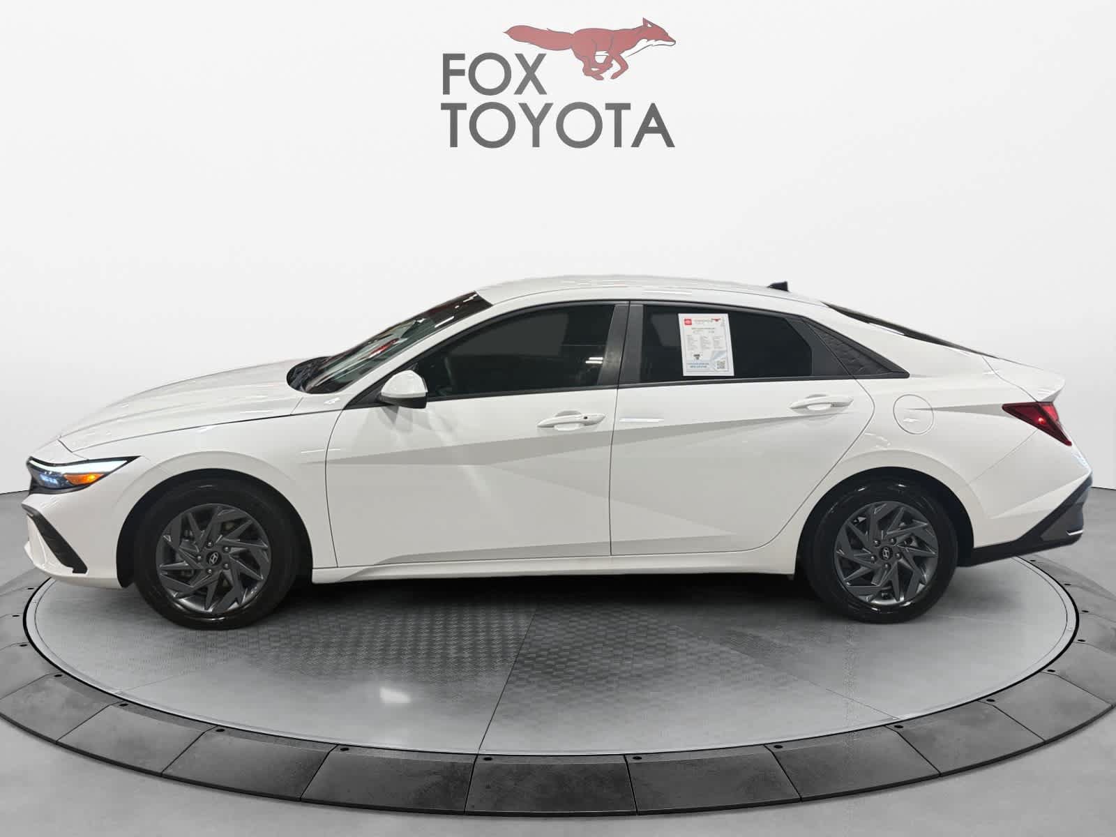 Used 2024 Hyundai Elantra SEL FWD image 3