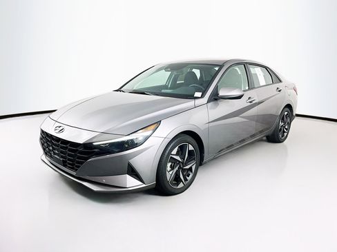 Used 2023 Hyundai Elantra SEL w/ Convenience Package FWD image 3