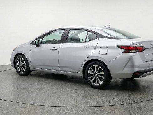 Used 2025 Nissan Versa SV image 6