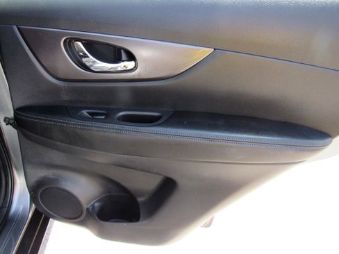 Used 2015 Nissan Rogue S AWD/4WD image 34