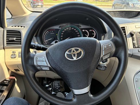 Used 2010 Toyota Venza image 12