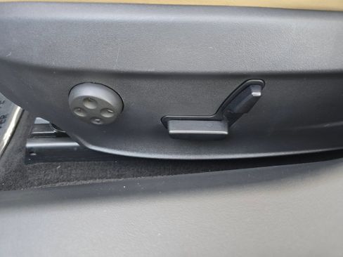 Used 2013 Tesla Model S image 28