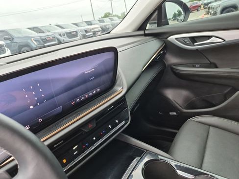 Used 2024 Buick Envision Avenir AWD/4WD image 24